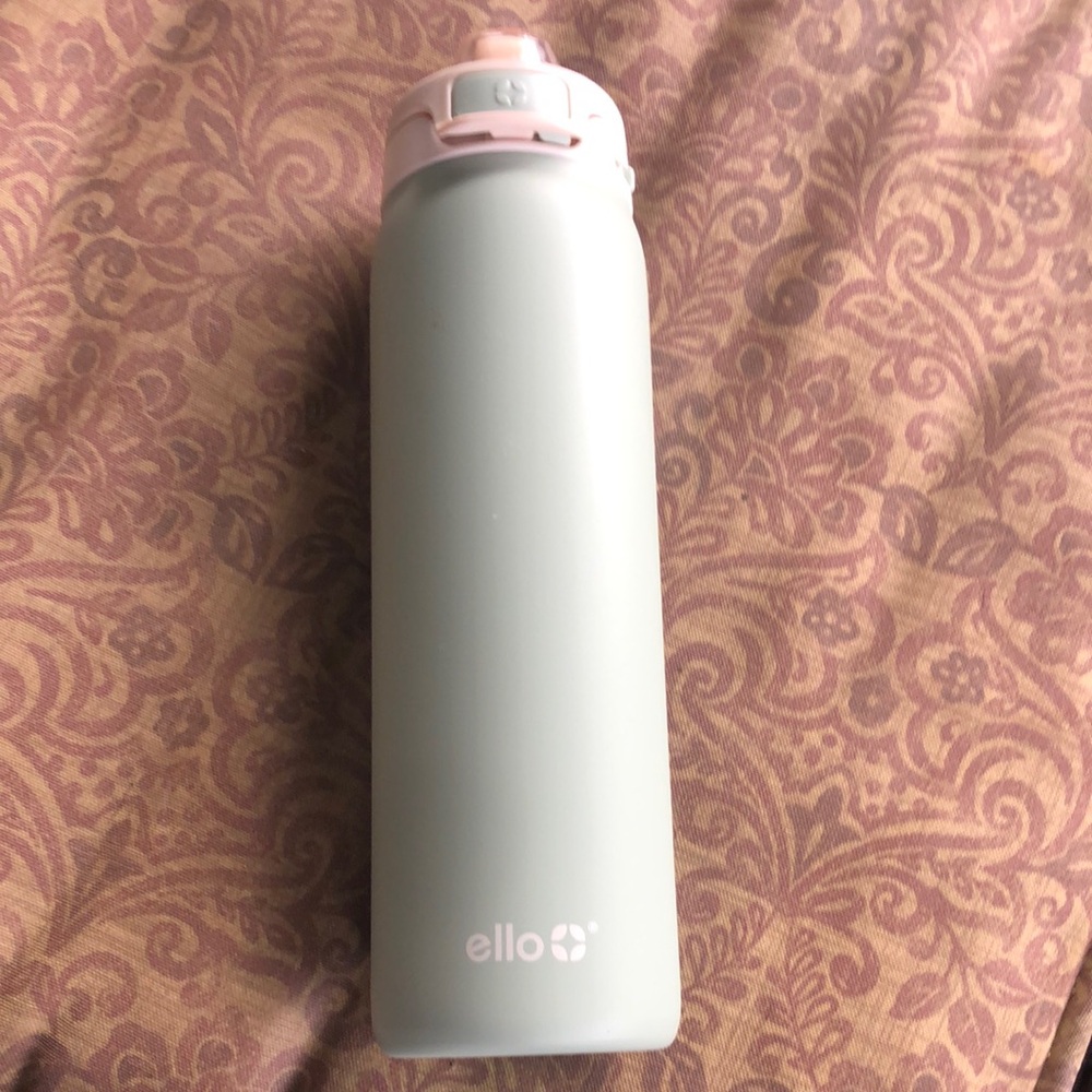 NWOT Ello Light Green Water Bottle with Lid